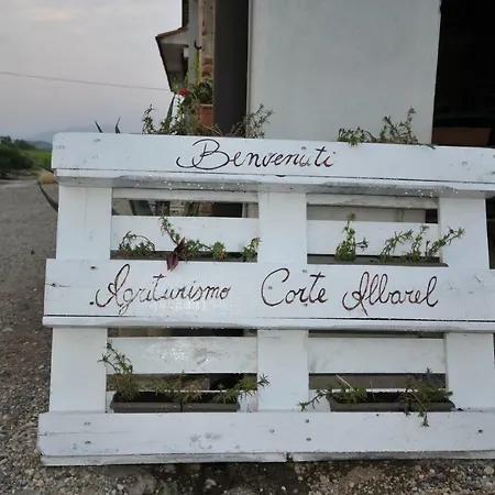Corte Albarel Farm stay Castelnuovo del Garda